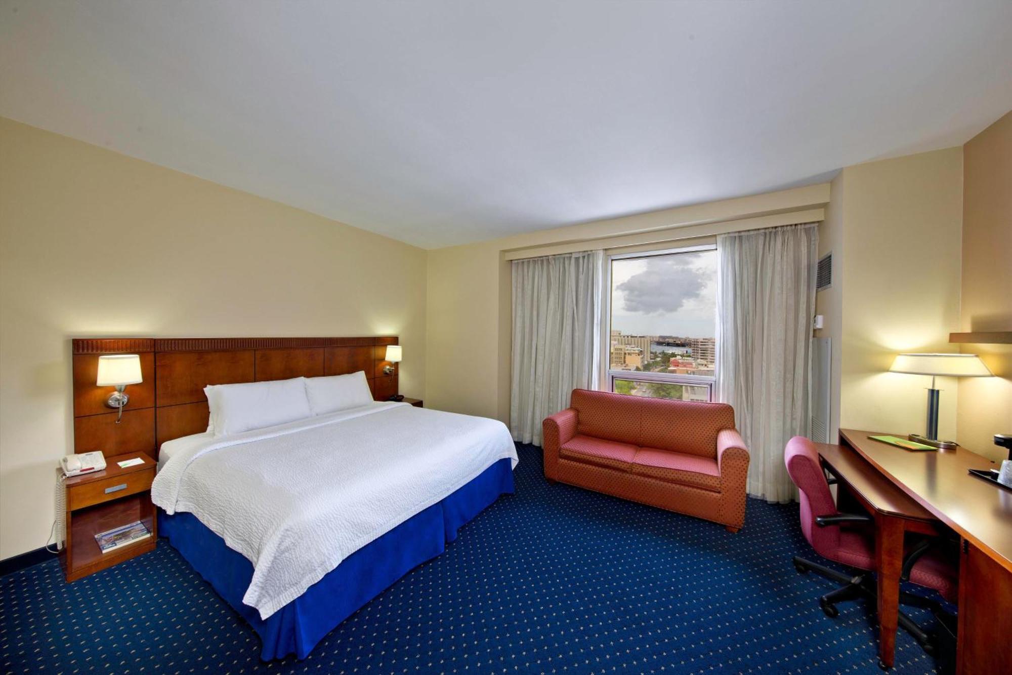 Hotel Courtyard By Marriott San Juan Miramar Exterior foto