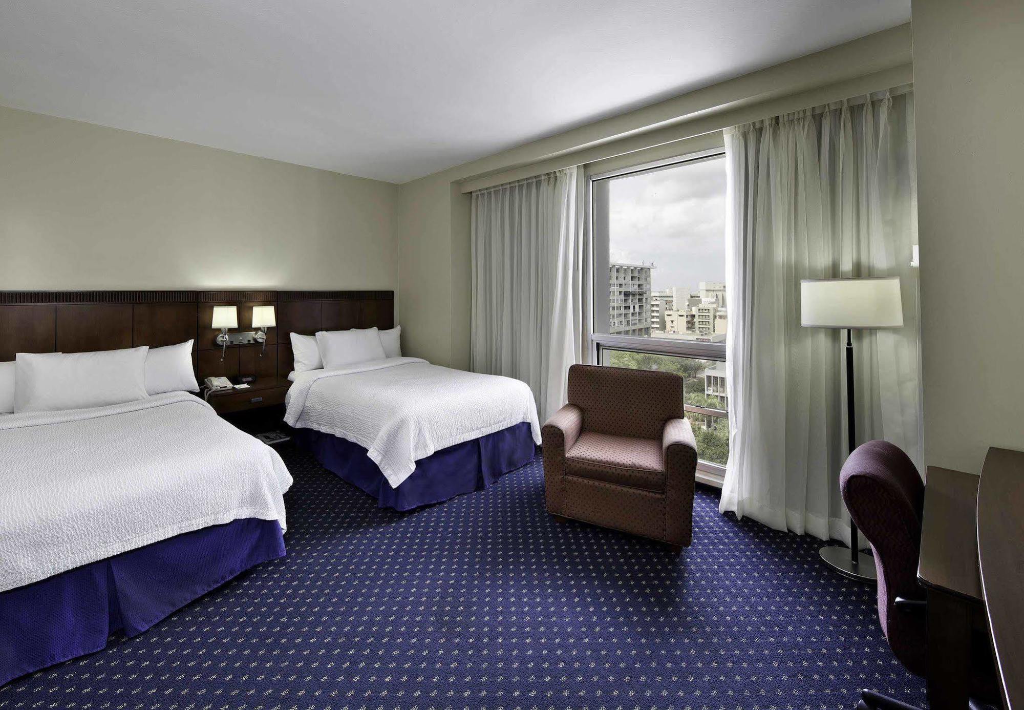 Hotel Courtyard By Marriott San Juan Miramar Exterior foto
