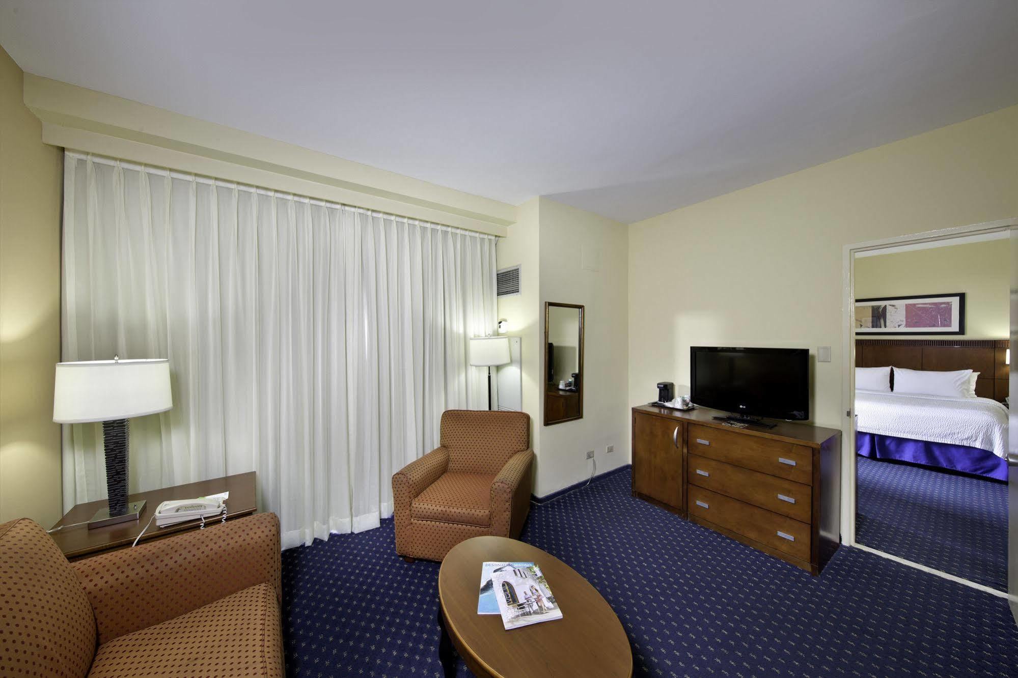Hotel Courtyard By Marriott San Juan Miramar Exterior foto