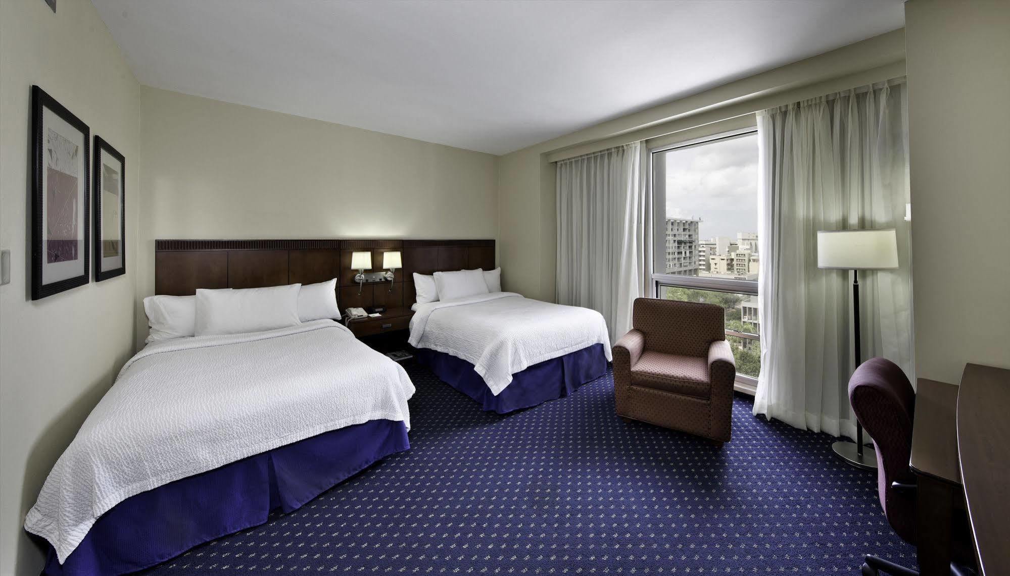 Hotel Courtyard By Marriott San Juan Miramar Exterior foto