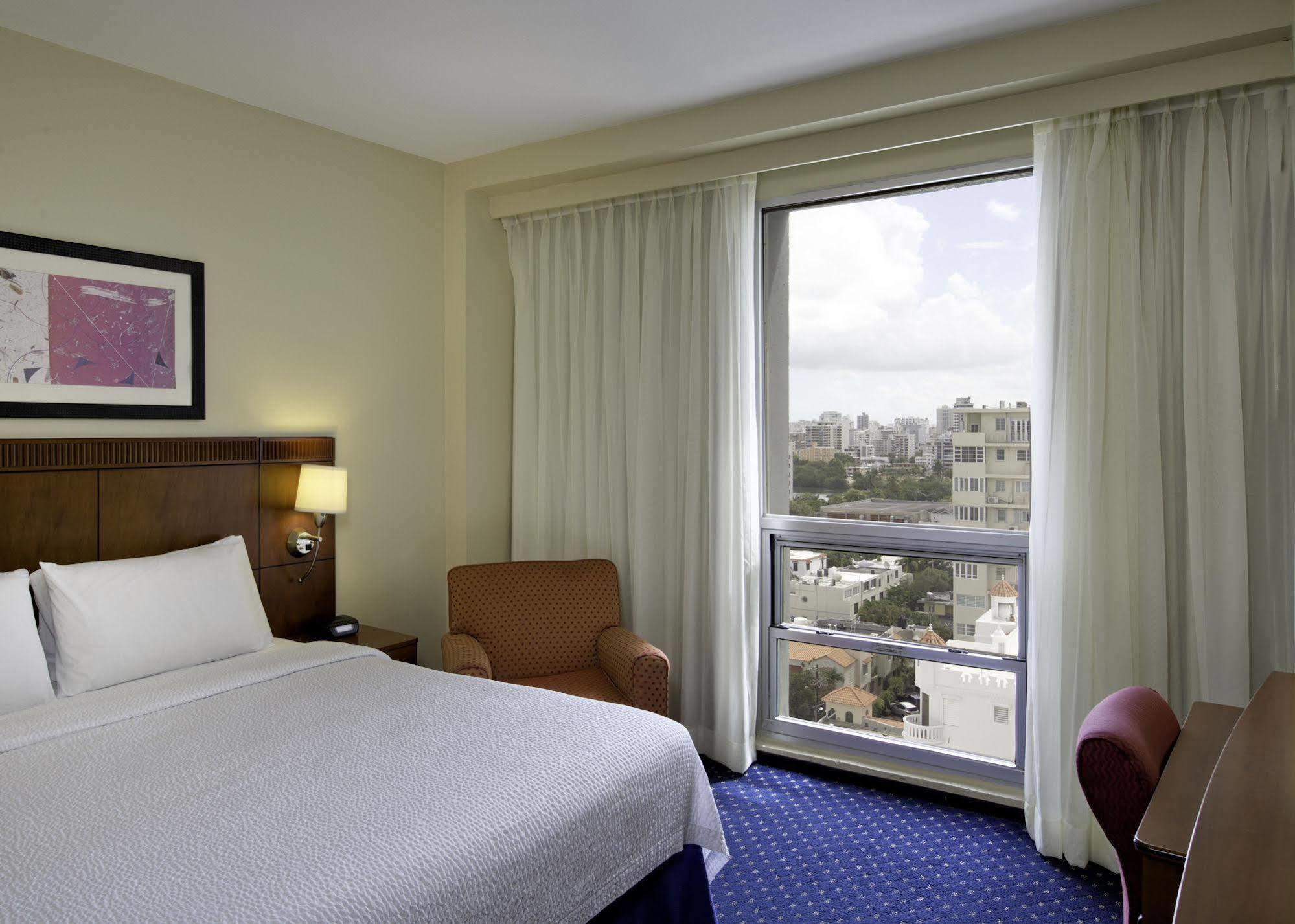 Hotel Courtyard By Marriott San Juan Miramar Exterior foto
