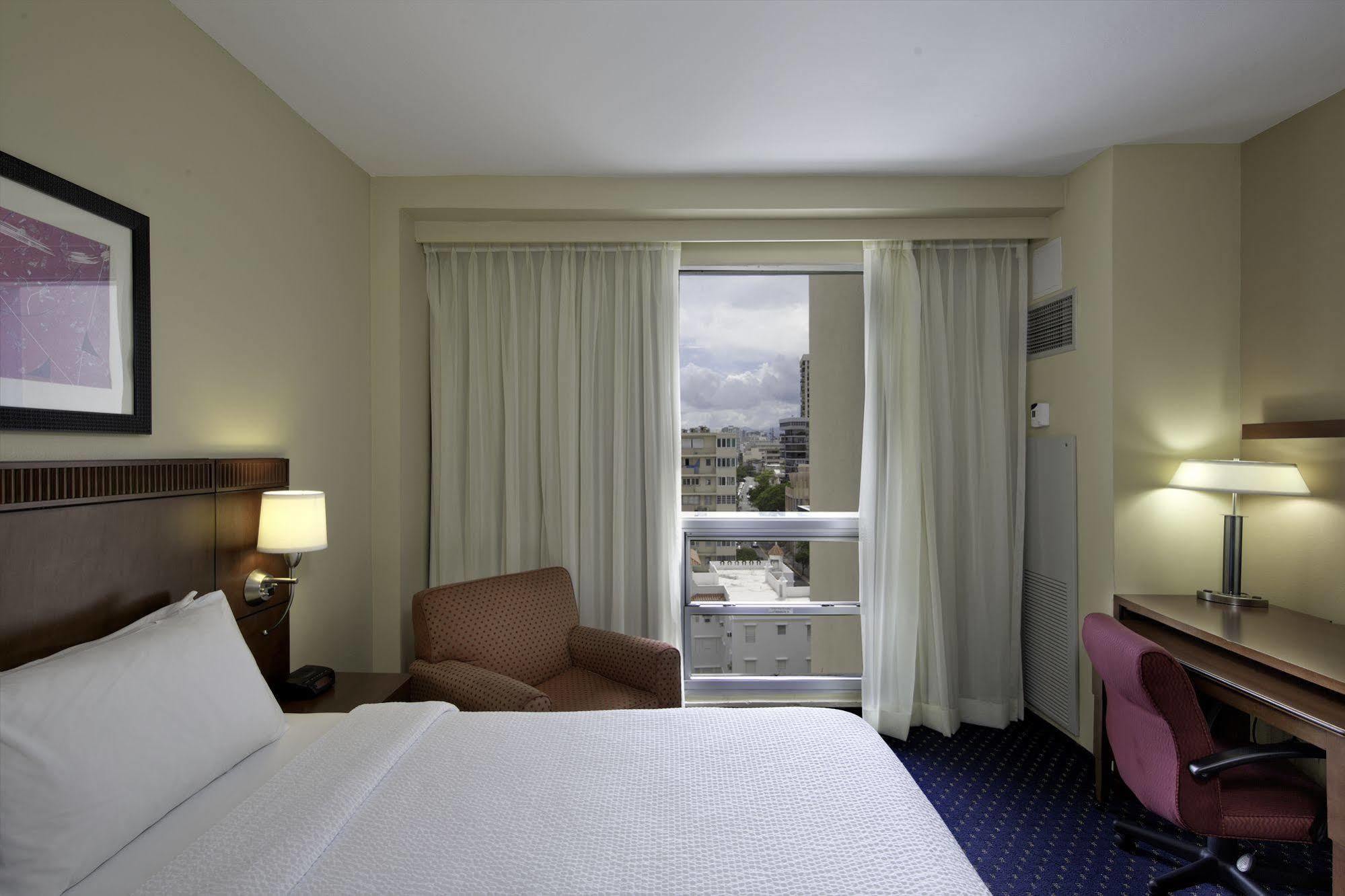 Hotel Courtyard By Marriott San Juan Miramar Exterior foto